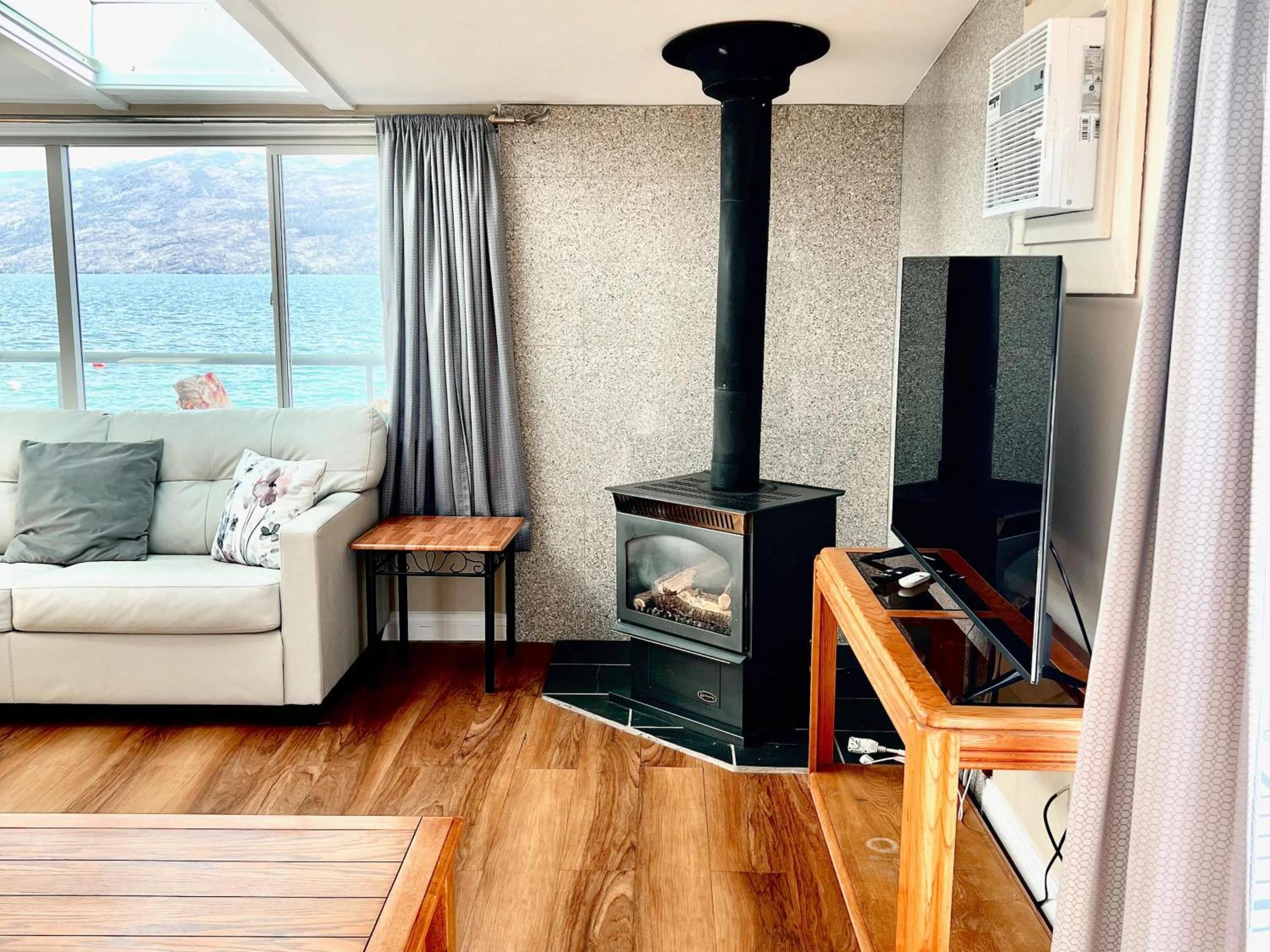 Peachland Beach Resort Buitenkant foto