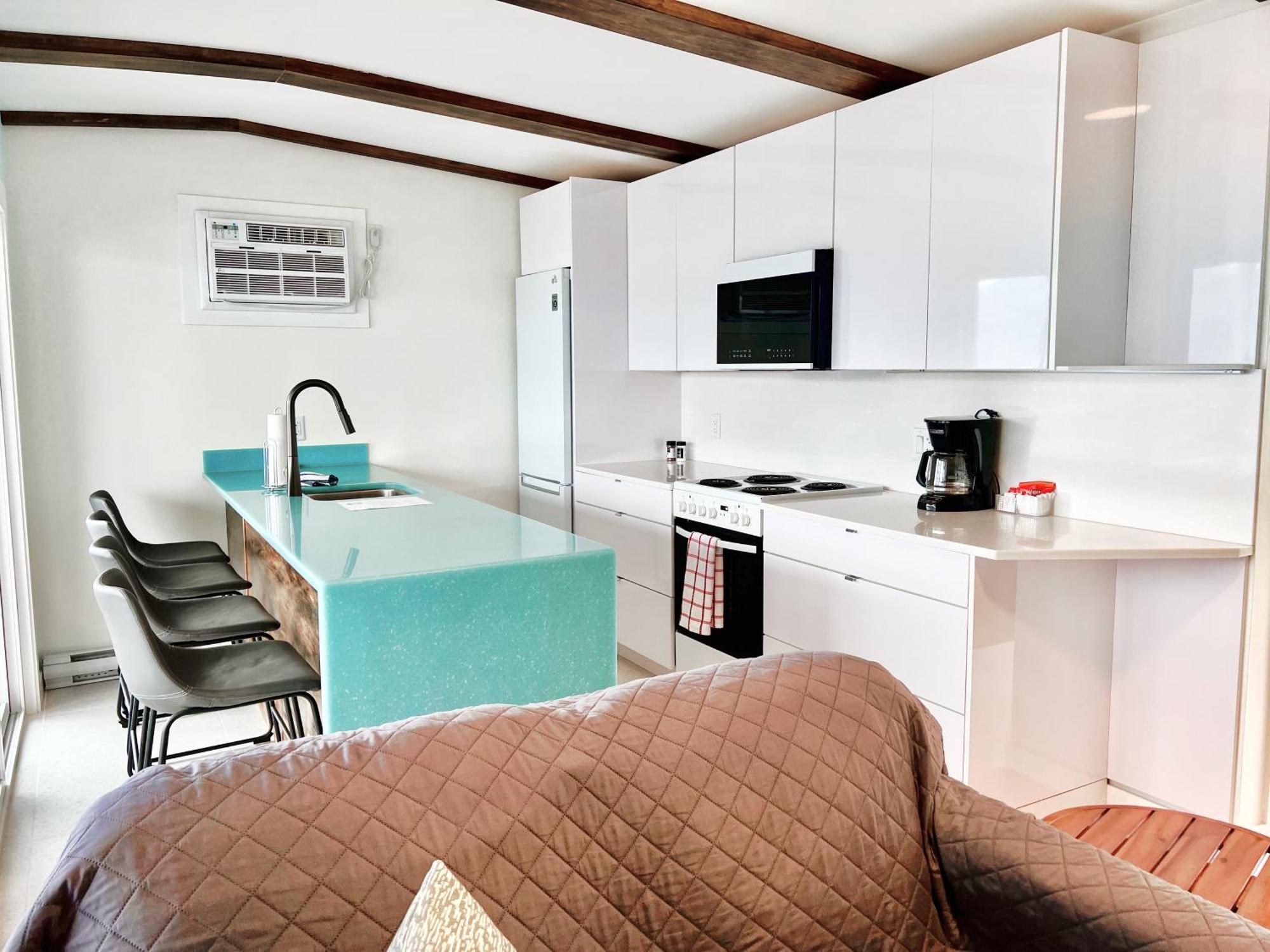 Peachland Beach Resort Buitenkant foto